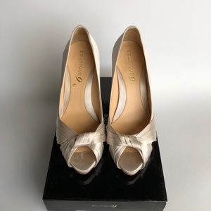 Nine West Boutique 9 Silver Satin Peep Toe Sz 7.5